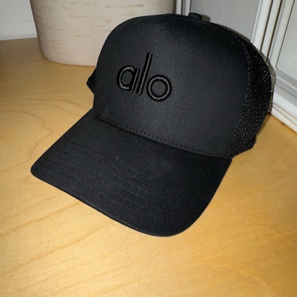 ALO Yoga district Black Trucker Hat - Picture 4 of 7
